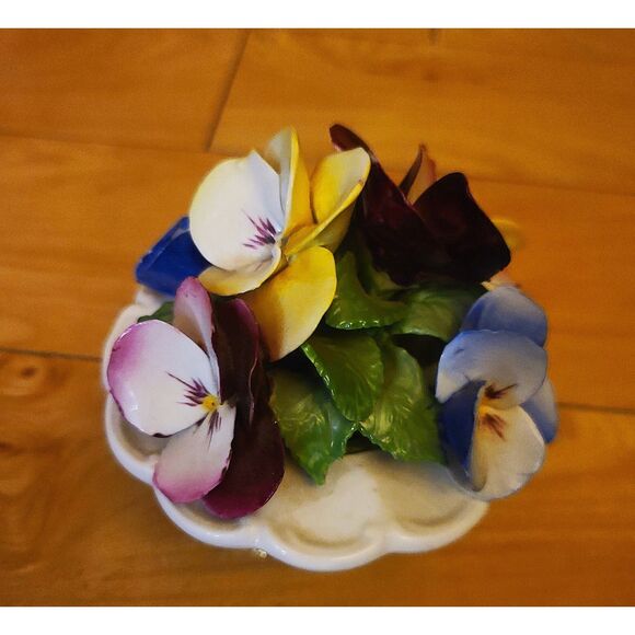 Bone China Pansys in 3 Footed Bowl Hand Made and Painted from Radnor - Picture 5 of 9